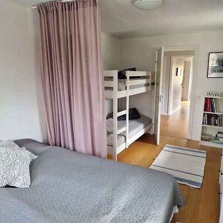 Skaergardsidyll Pa Bjoerkoe Med Gangavstand Till Havet Skarvik Bagian luar foto