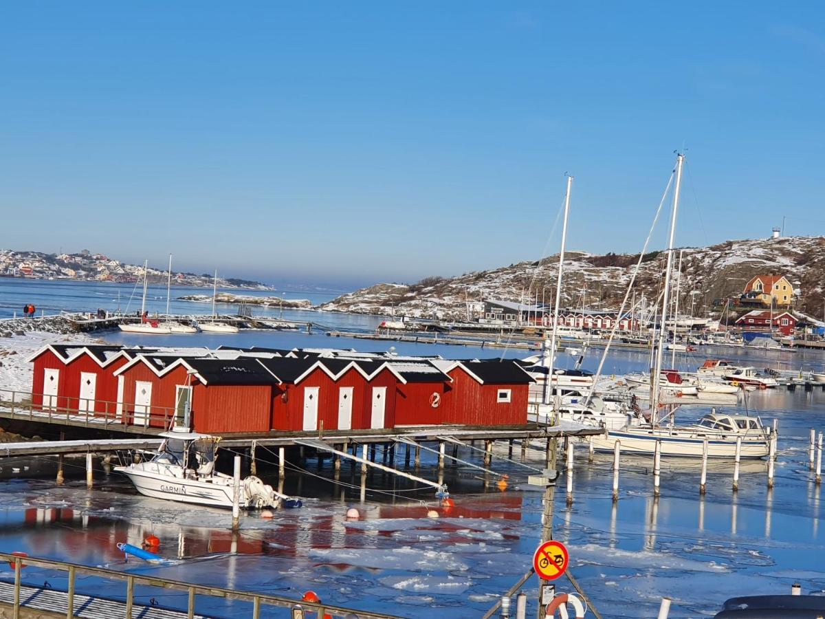 Skaergardsidyll Pa Bjoerkoe Med Gangavstand Till Havet Skarvik Bagian luar foto